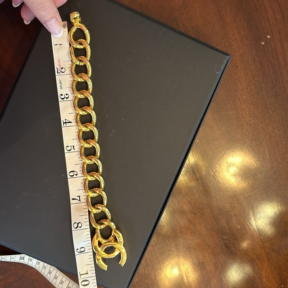Vintage Chanel turn lock bracelet - Picture 7 of 14